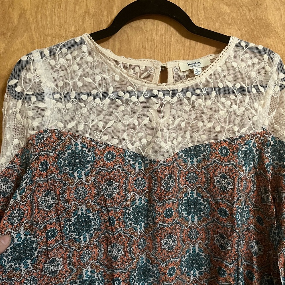 Women's Patterned Lace Top NWOT - Picture 5 of 12
